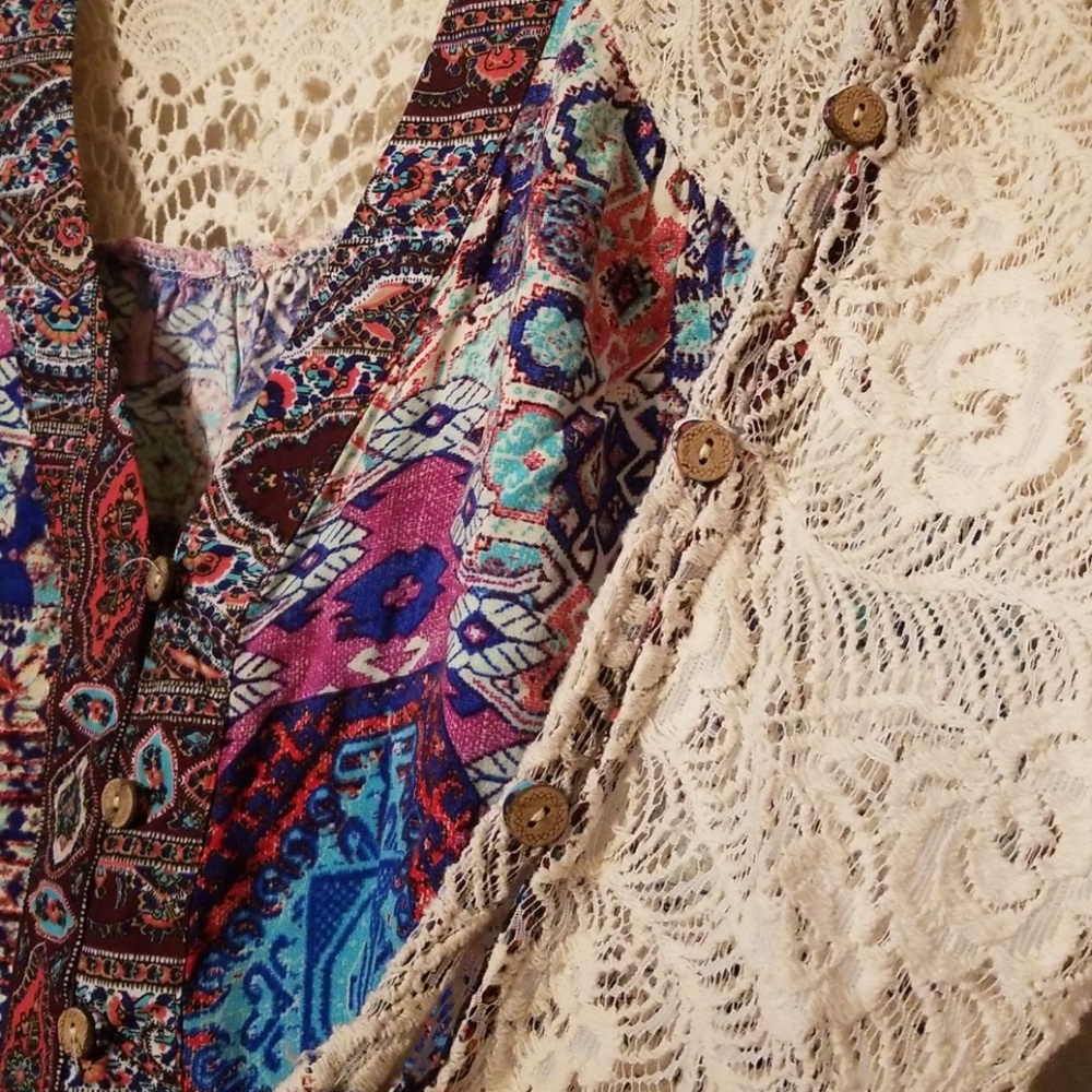 Beautiful Hi-Lo Top - Picture 4 of 4